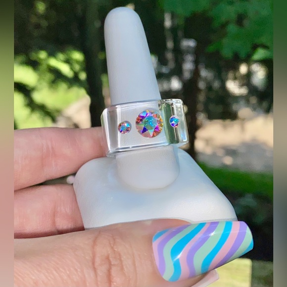Clear Acrylic Lucite Cube Ring With Aurora Borealis Swarovski Crystal Rhinestone - Picture 8 of 14